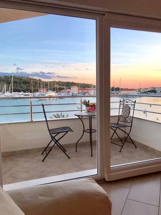 Apartments Villa Marina روغوزنيكا المظهر الخارجي الصورة